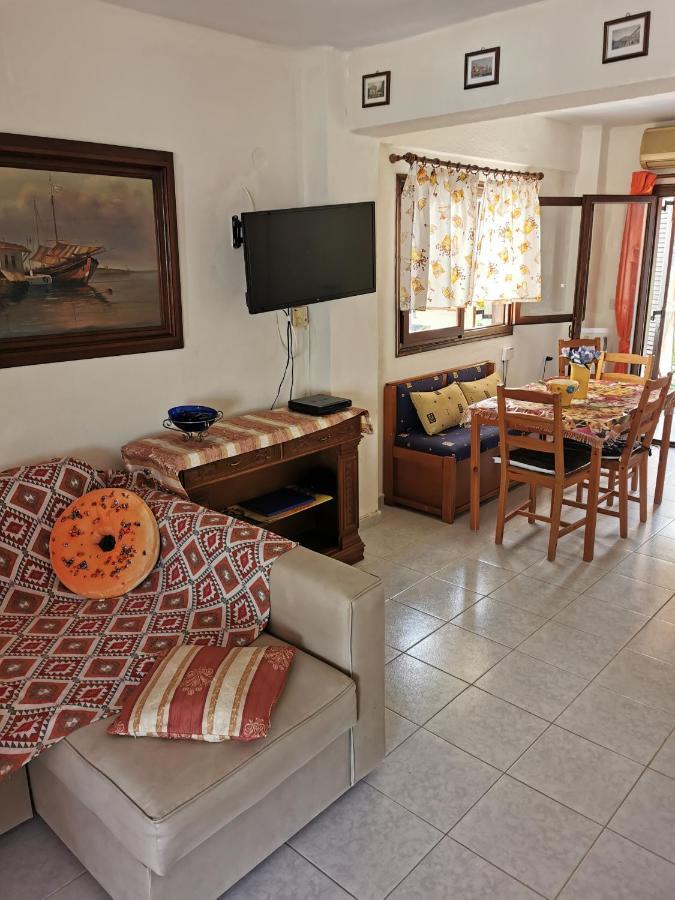 Orange_Blue_Аpartment N2 Near Sea Apartment Ханиоти Екстериор снимка