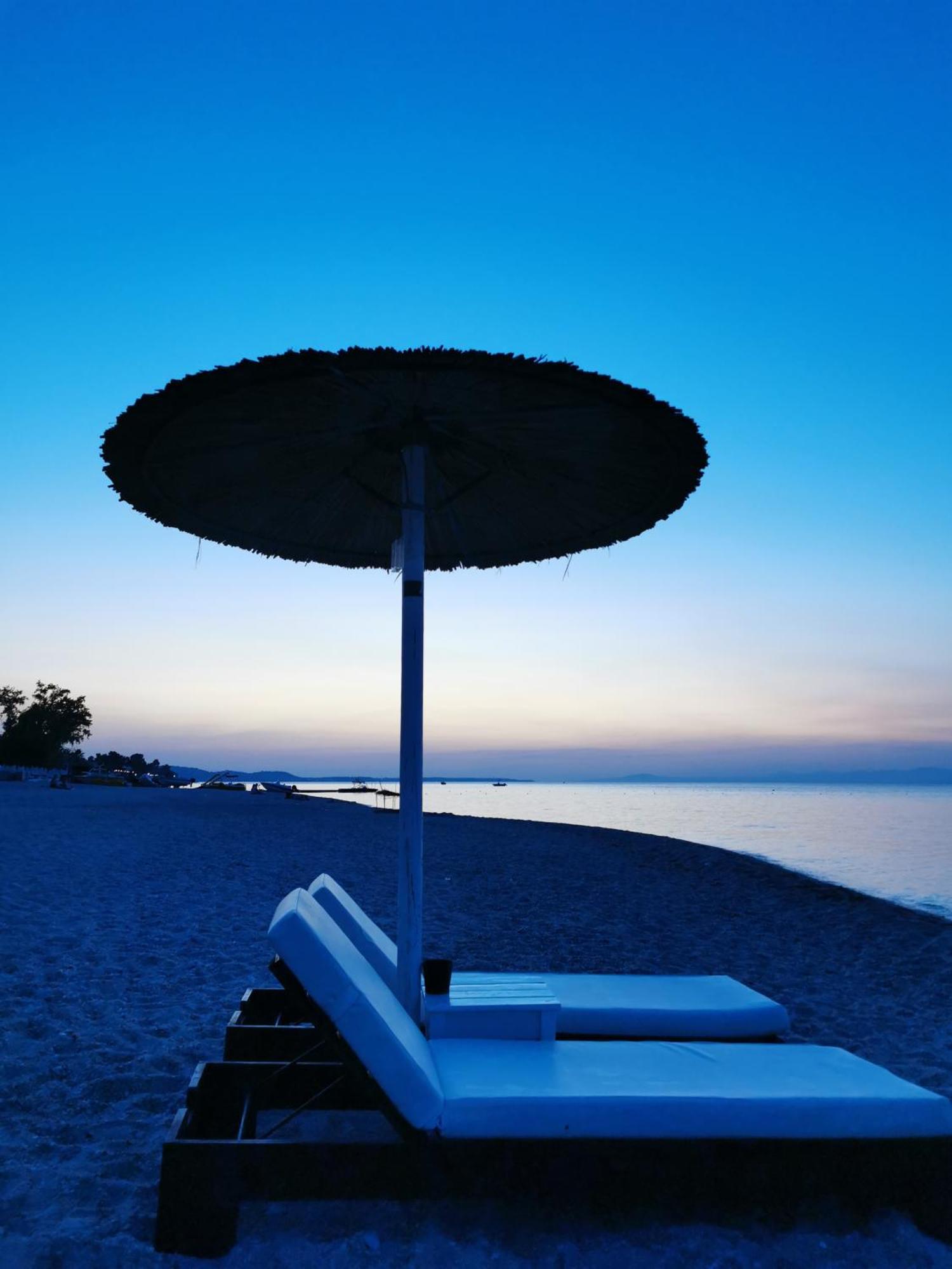 Orange_Blue_Аpartment N2 Near Sea Apartment Ханиоти Стая снимка